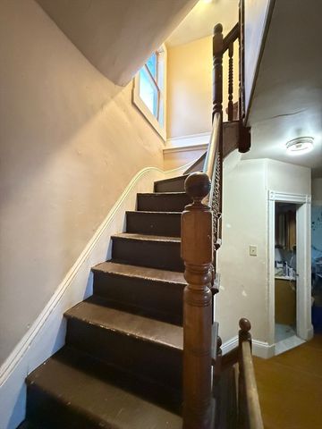 10 Eldora St, Boston, MA 02120