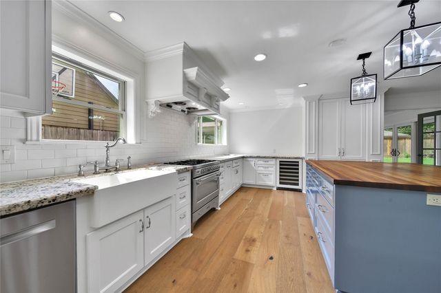 1034 Thornton Road, Houston, TX 77018