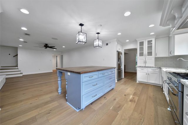 1034 Thornton Road, Houston, TX 77018