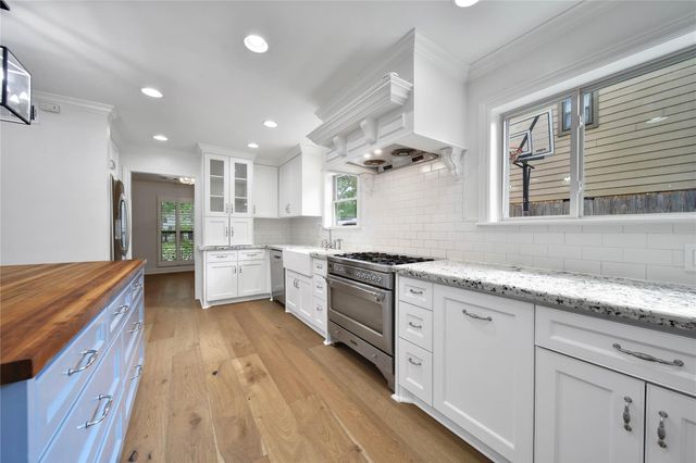 1034 Thornton Road, Houston, TX 77018