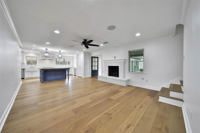 1034 Thornton Road, Houston, TX 77018