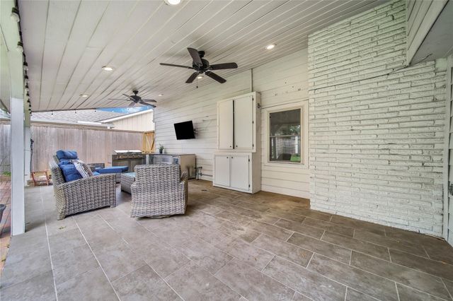 1034 Thornton Road, Houston, TX 77018