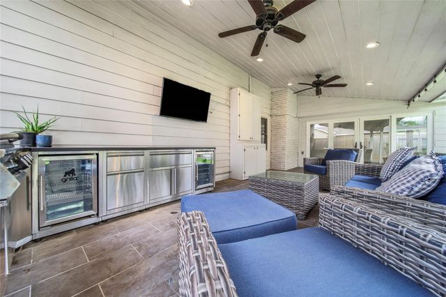 1034 Thornton Road, Houston, TX 77018