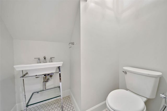 1034 Thornton Road, Houston, TX 77018