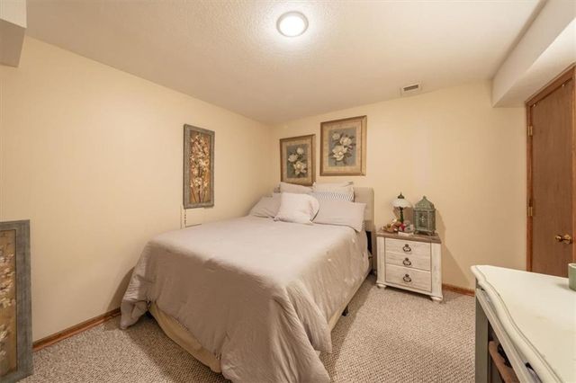 11600 W 109TH Street, Overland Park, KS 66210