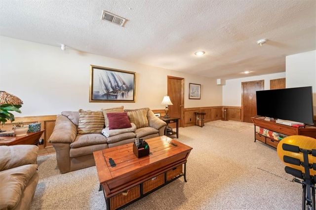 11600 W 109TH Street, Overland Park, KS 66210