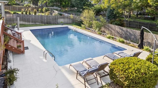 11600 W 109TH Street, Overland Park, KS 66210