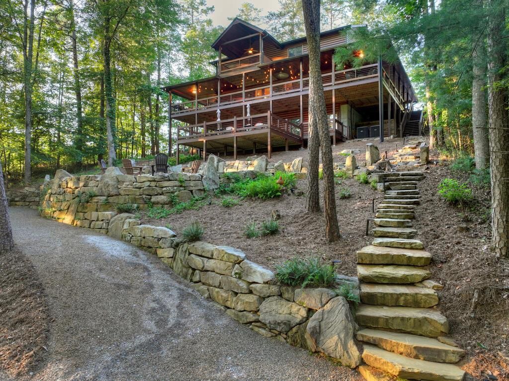 303 Major Ridge Road, Blue Ridge, GA 30513