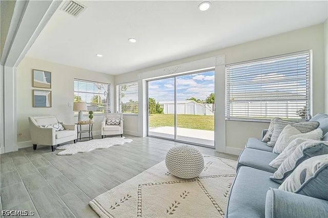 2627 SE 18th PL, Cape Coral, FL 33904