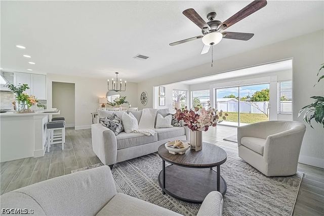 2627 SE 18th PL, Cape Coral, FL 33904