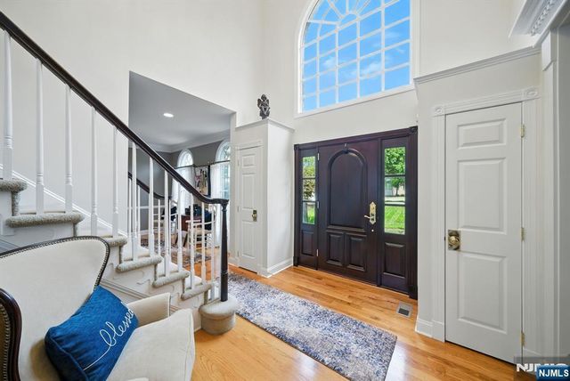 6 Knoll Top Court, Denville Township, NJ 07834