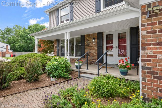 19120 Eldridge Lane, Southfield, MI 48076