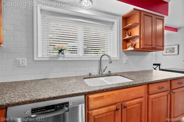 19120 Eldridge Lane, Southfield, MI 48076