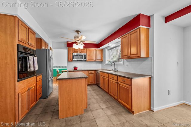 19120 Eldridge Lane, Southfield, MI 48076