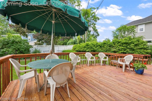 19120 Eldridge Lane, Southfield, MI 48076