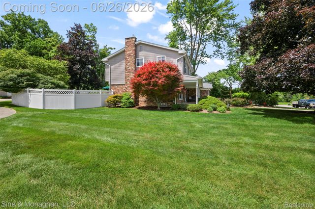 19120 Eldridge Lane, Southfield, MI 48076