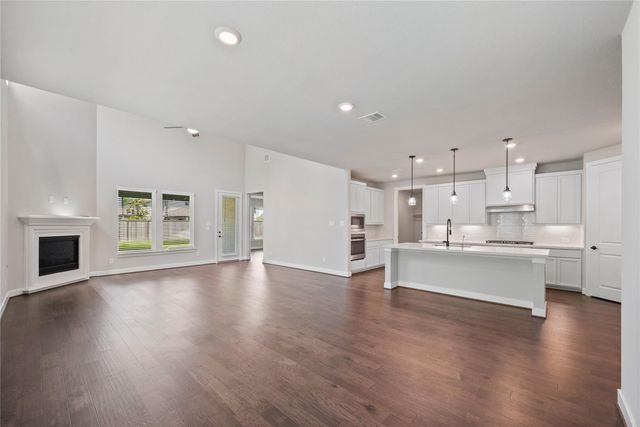 103 E Christine Manor Drive, Montgomery, TX 77316
