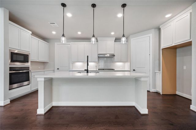 103 E Christine Manor Drive, Montgomery, TX 77316