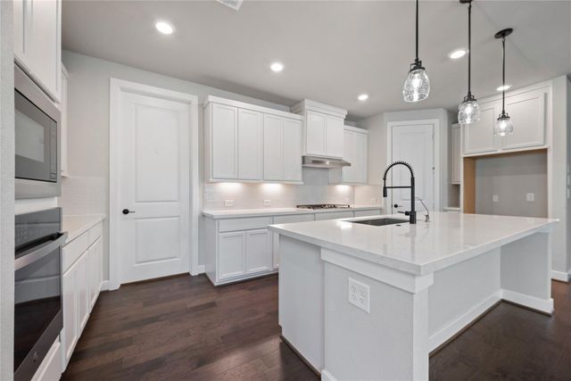 103 E Christine Manor Drive, Montgomery, TX 77316