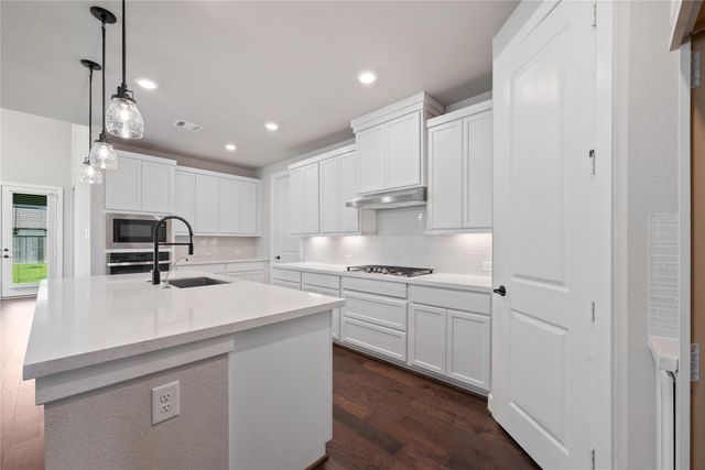 103 E Christine Manor Drive, Montgomery, TX 77316