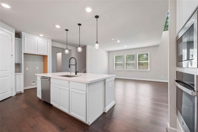 103 E Christine Manor Drive, Montgomery, TX 77316