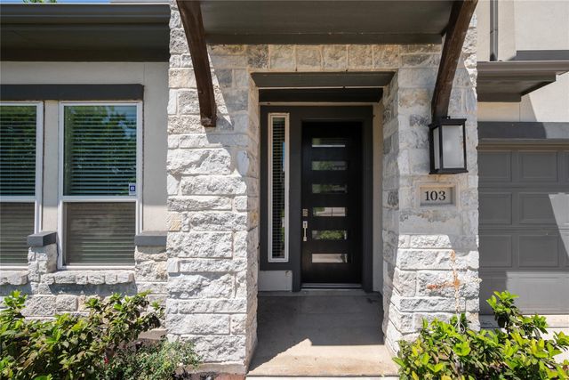 103 E Christine Manor Drive, Montgomery, TX 77316