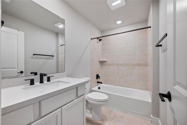 103 E Christine Manor Drive, Montgomery, TX 77316