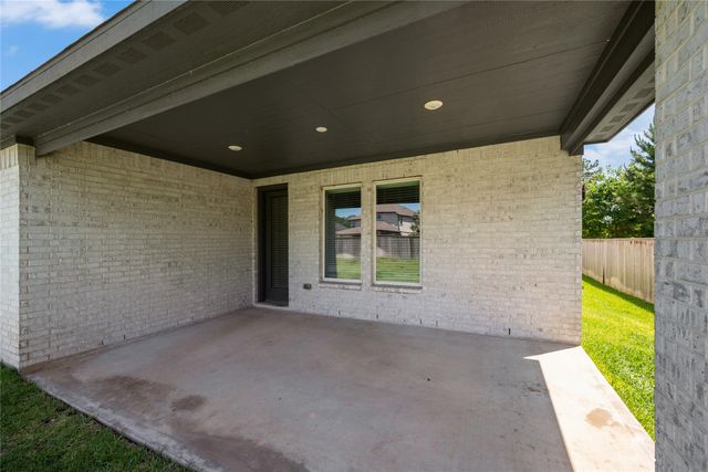 103 E Christine Manor Drive, Montgomery, TX 77316