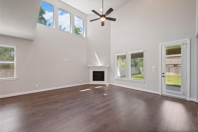 103 E Christine Manor Drive, Montgomery, TX 77316
