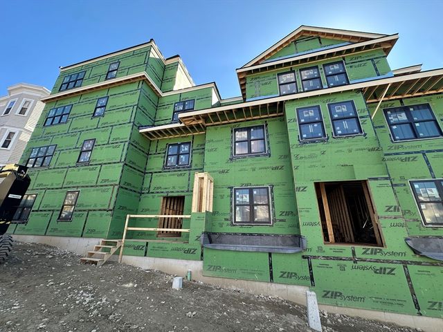 61 Montebello 2, Boston, MA 02130