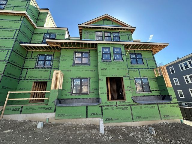 61 Montebello 2, Boston, MA 02130