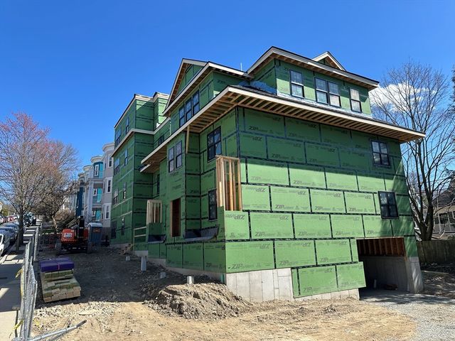 61 Montebello 2, Boston, MA 02130