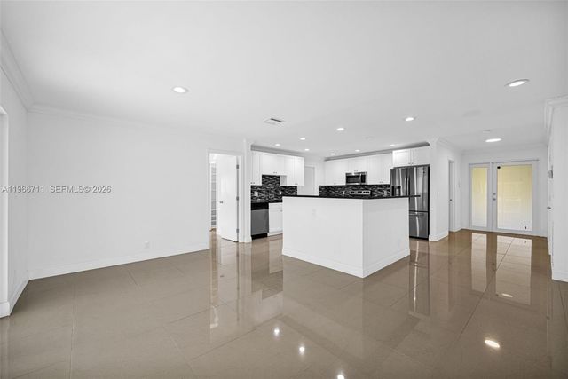 820 E Cypress Ln V-38, Pompano Beach, FL 33069