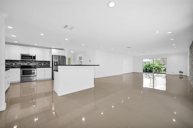 820 E Cypress Ln V-38, Pompano Beach, FL 33069