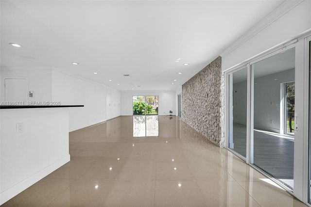 820 E Cypress Ln V-38, Pompano Beach, FL 33069