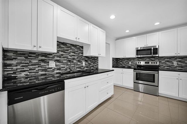 820 E Cypress Ln V-38, Pompano Beach, FL 33069