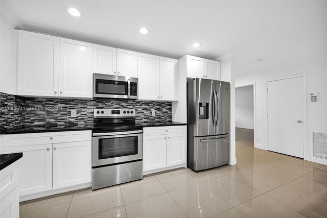 820 E Cypress Ln V-38, Pompano Beach, FL 33069