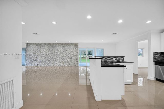 820 E Cypress Ln V-38, Pompano Beach, FL 33069