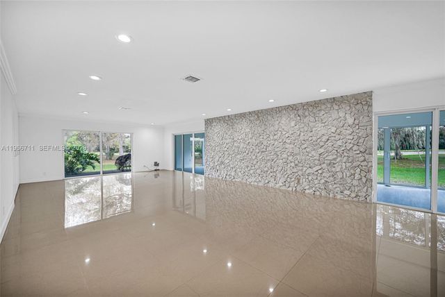 820 E Cypress Ln V-38, Pompano Beach, FL 33069