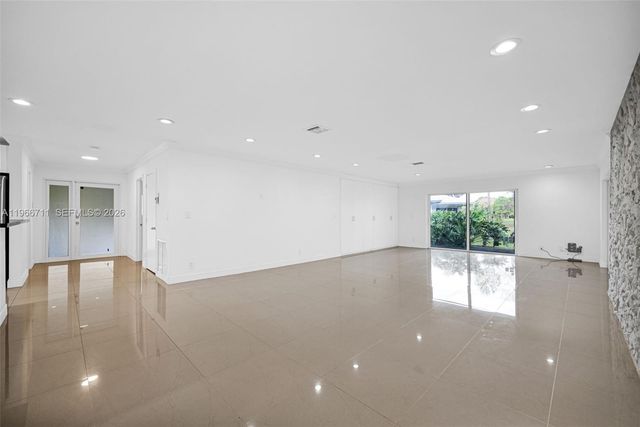 820 E Cypress Ln V-38, Pompano Beach, FL 33069