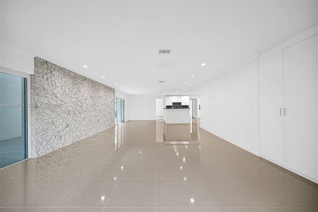 820 E Cypress Ln V-38, Pompano Beach, FL 33069