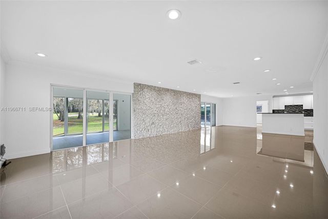 820 E Cypress Ln V-38, Pompano Beach, FL 33069