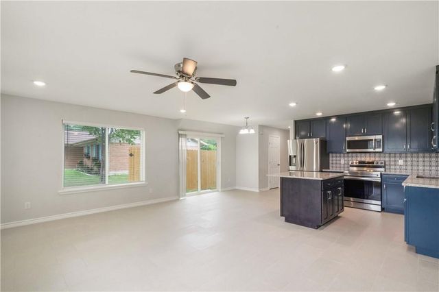 214 Lizzie ST A, Taylor, TX 76574