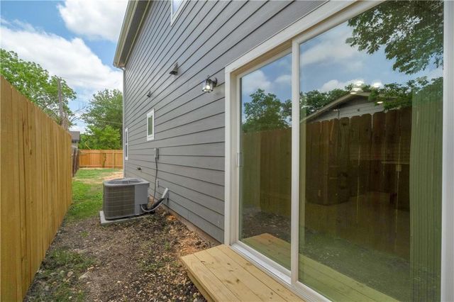 214 Lizzie ST A, Taylor, TX 76574