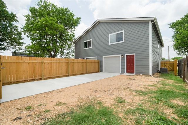 214 Lizzie ST A, Taylor, TX 76574