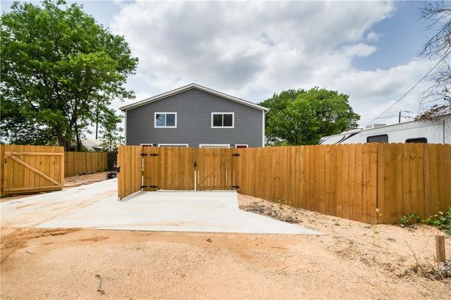 214 Lizzie ST A, Taylor, TX 76574