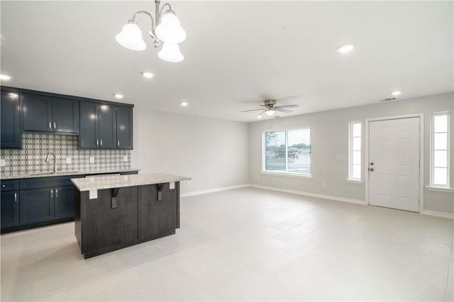 214 Lizzie ST A, Taylor, TX 76574