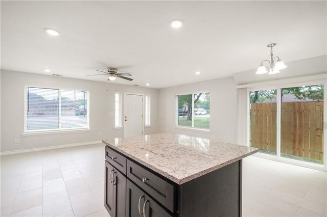 214 Lizzie ST A, Taylor, TX 76574