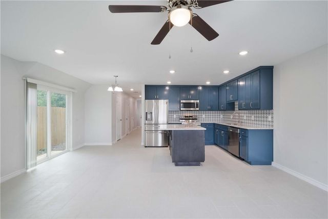 214 Lizzie ST A, Taylor, TX 76574