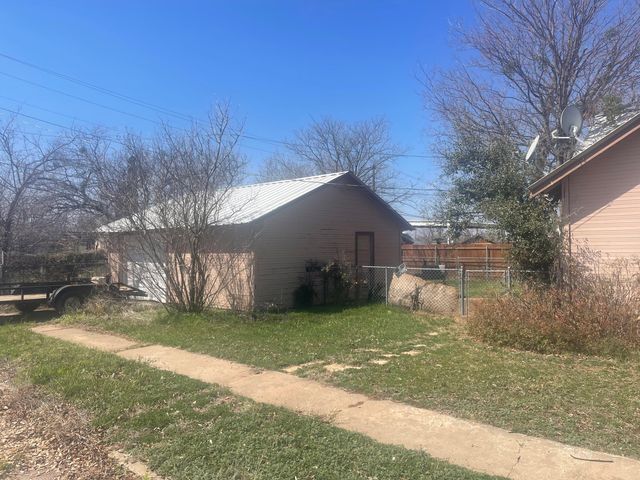 1201 N 5th Street, Ballinger, TX 76821